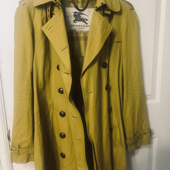 Authentic Burberry Women's Trench in mustard - Picture 4 of 11